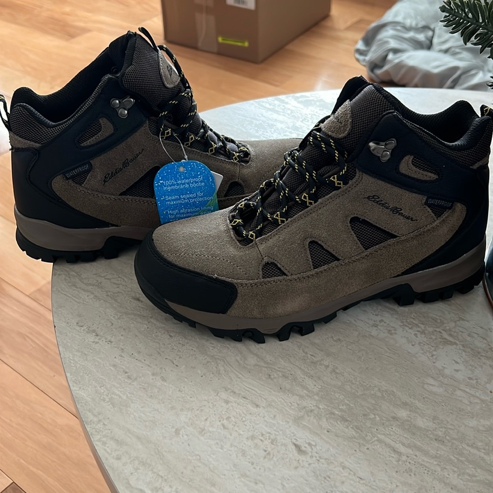 Brand NWT Eddie Bauer hiking/weatherproof boots. Size 8.5 men’s